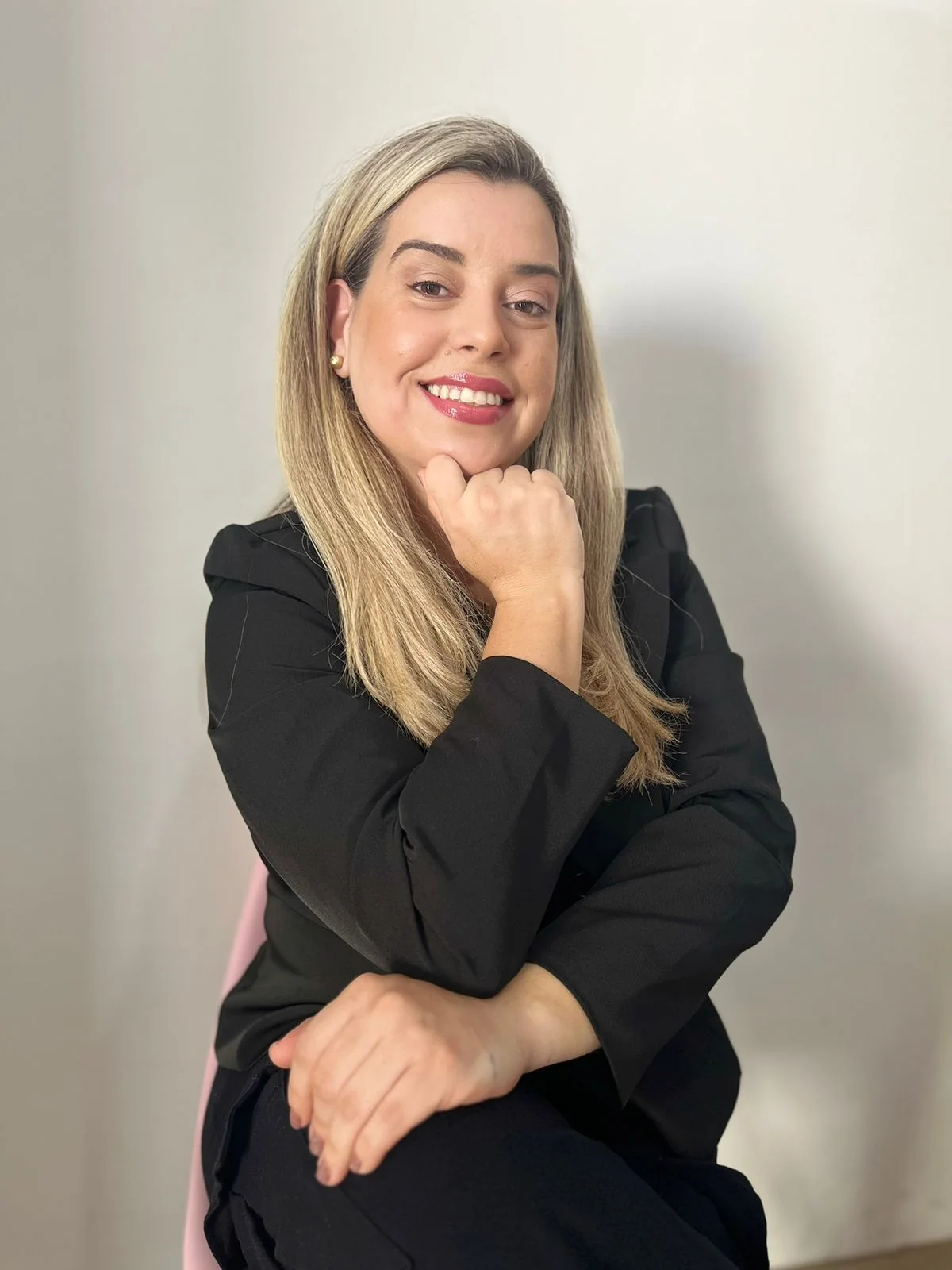 Suellen Silva em retrato profissional para atendimento em Bauru