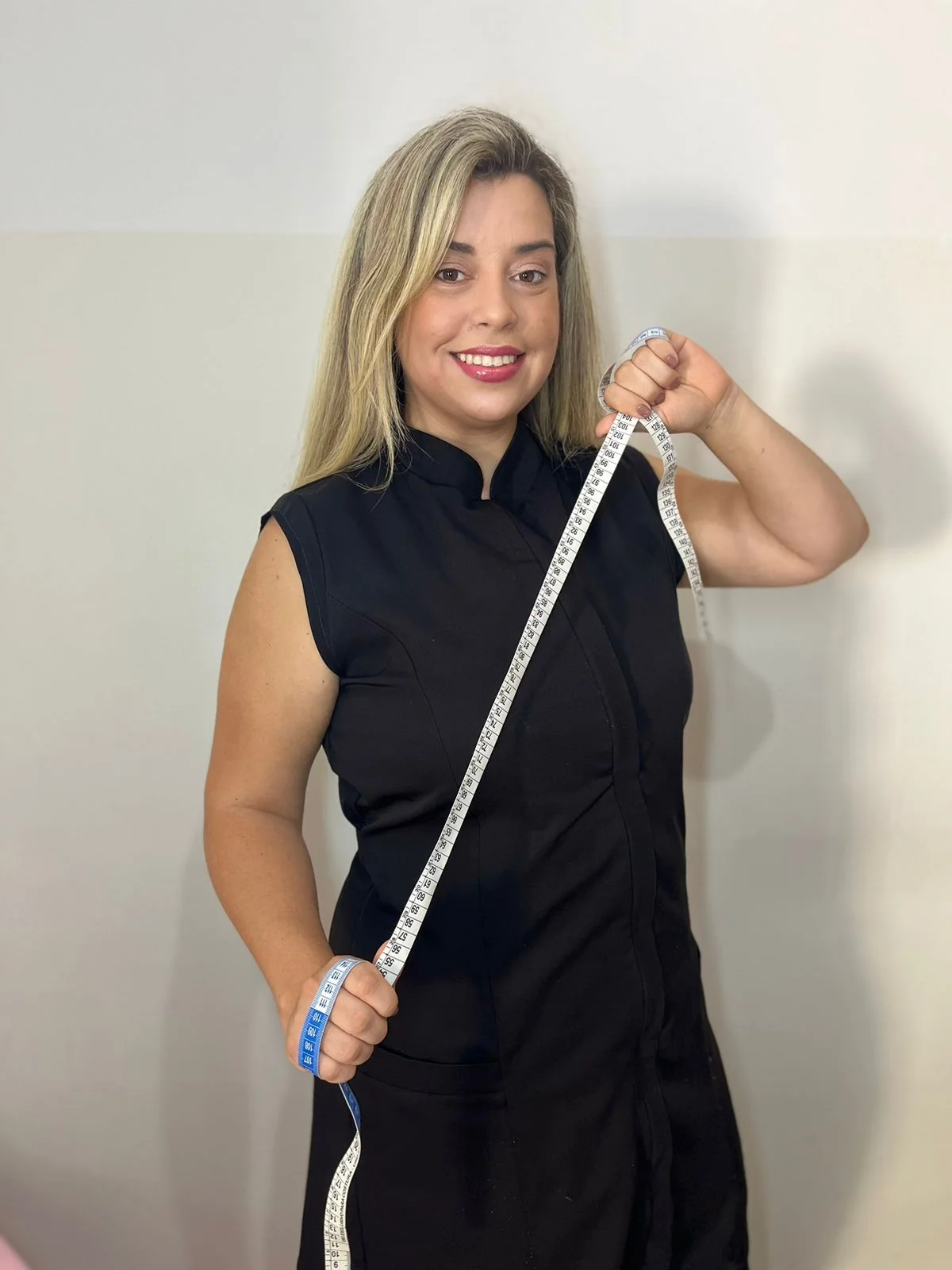 Suellen Silva durante apresentação de avaliação corporal em Bauru